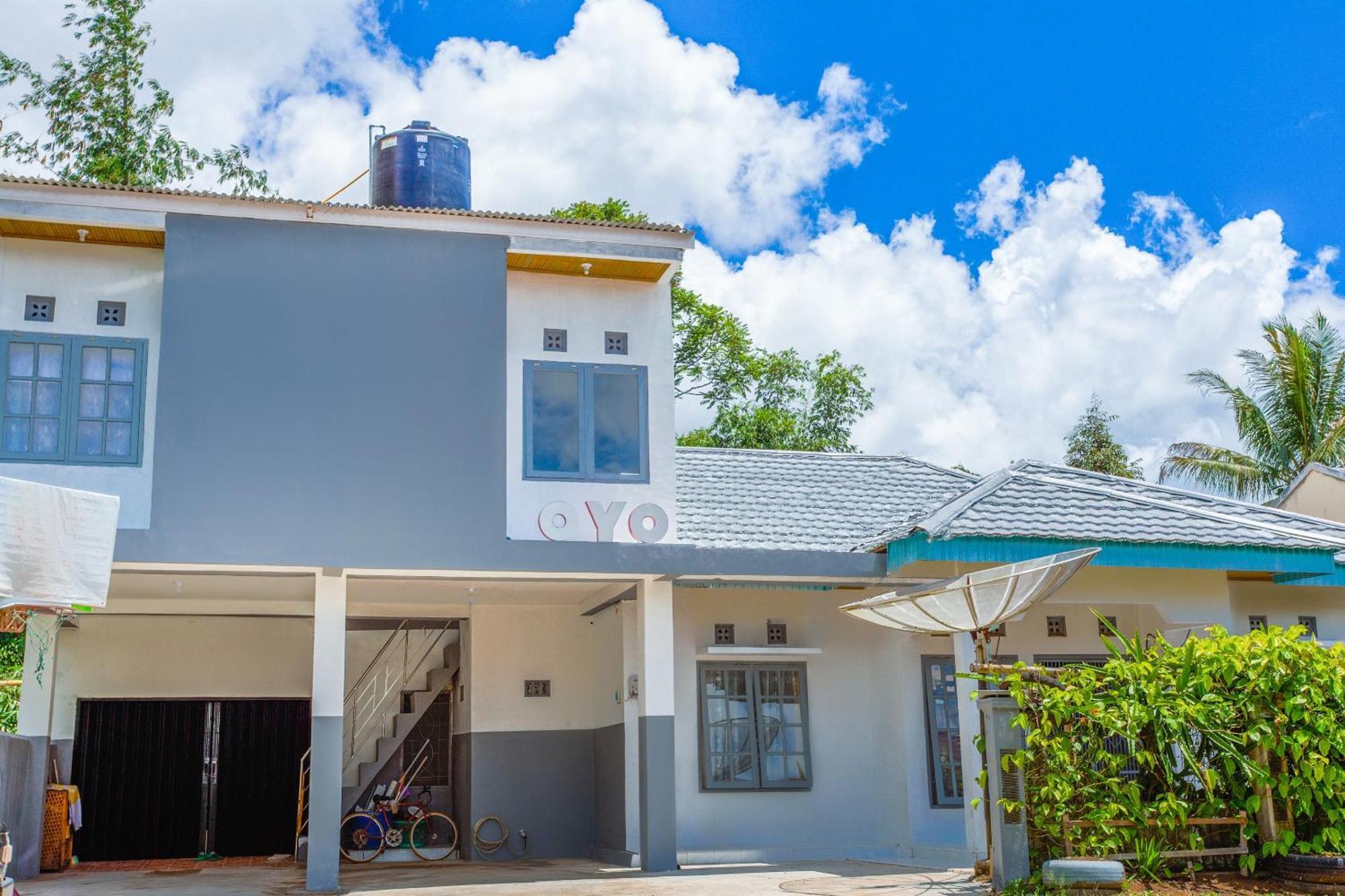 Oyo 2903 Putri Residence Syariah بوغيتّينغي المظهر الخارجي الصورة